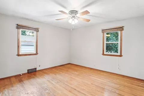 Bedroom - 402 S James St, Champaign, IL 61821 photo 3 of 7