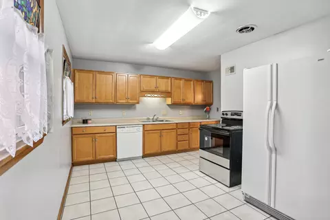 Kitchen - 402 S James St, Champaign, IL 61821 photo 2 of 3