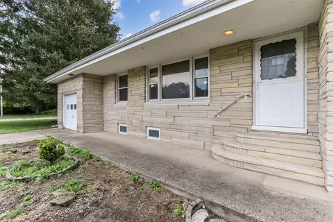 Exterior - 402 S James St, Champaign, IL 61821 photo 3 of 7