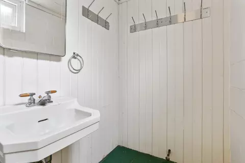 Bath - 402 S James St, Champaign, IL 61821 photo 3 of 3