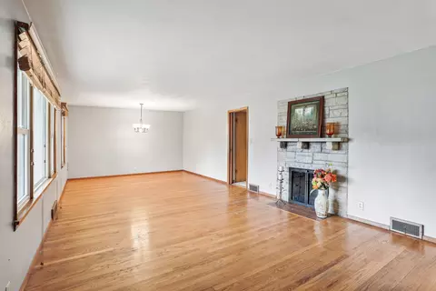 Living - 402 S James St, Champaign, IL 61821 photo 2 of 5