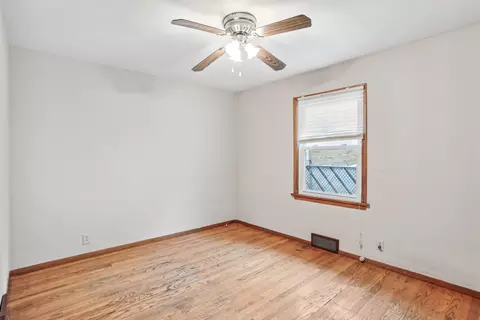 Bedroom - 402 S James St, Champaign, IL 61821 photo 5 of 7