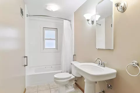 Bath - 402 S James St, Champaign, IL 61821 photo 2 of 3