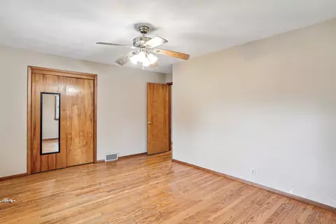 Bedroom - 402 S James St, Champaign, IL 61821 photo 2 of 7
