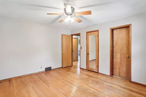 Bedroom - 402 S James St, Champaign, IL 61821 photo 4 of 7