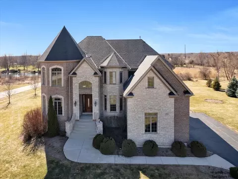 Exterior - 40 W655 Quiet Ter, Elgin, IL 60124 photo 1 of 13