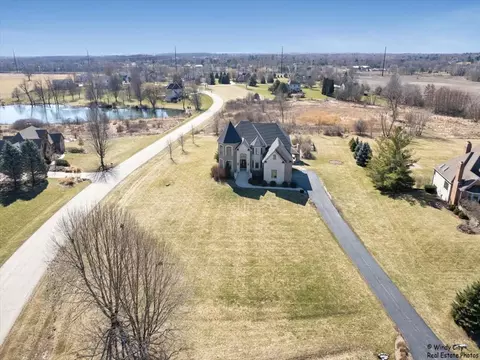 View/Area - 40 W655 Quiet Ter, Elgin, IL 60124 photo 2 of 3