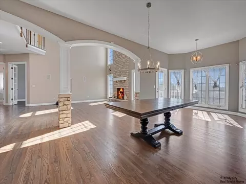 Entry Way - 40 W655 Quiet Ter, Elgin, IL 60124 photo 2 of 5