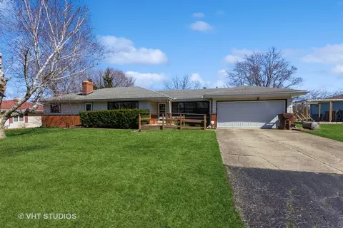 1114 Davison St, Joliet, IL 60433