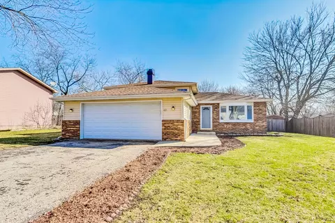 421 Charles Ct, South Elgin, IL 60177