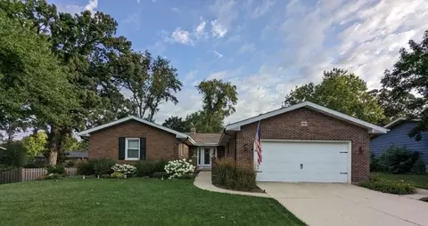 886 Patricia Ave, Elgin, IL 60120