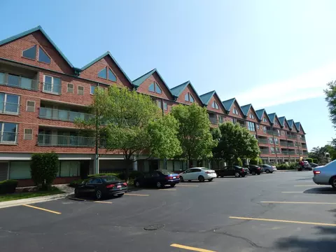 1111 Burlington Ave #213, Lisle, IL 60532
