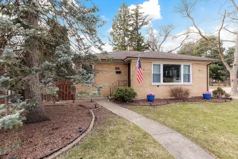 4002 Fern Ave, Lyons, IL 60534