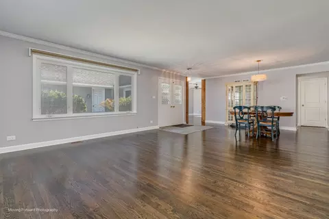 Living - 1 Old Saybrook On Auburn, Rolling Meadows, IL 60008 photo 2 of 3