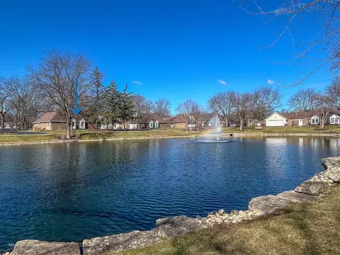 View/Area - 1 Old Saybrook On Auburn, Rolling Meadows, IL 60008 photo 1 of 3