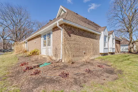 Exterior - 1 Old Saybrook On Auburn, Rolling Meadows, IL 60008 photo 2 of 7