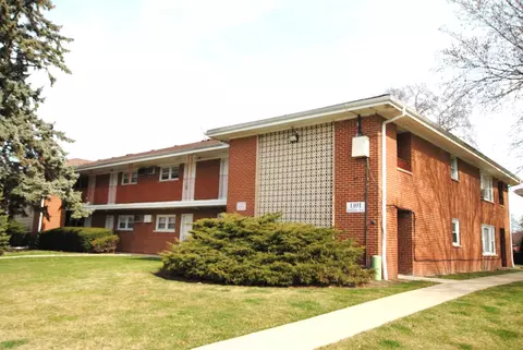 1101 Holiday Ln #13, Des Plaines, IL 60016