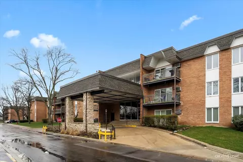 4250 Saratoga Ave #304, Downers Grove, IL 60515
