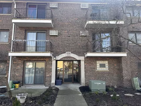 1220 S Lorraine Rd #2D, Wheaton, IL 60189