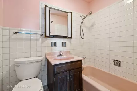Bath - 660 Dara James Rd, Des Plaines, IL 60016 photo 2 of 2