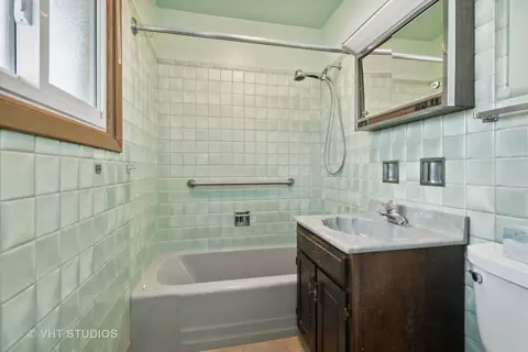 Bath - 660 Dara James Rd, Des Plaines, IL 60016 photo 1 of 2