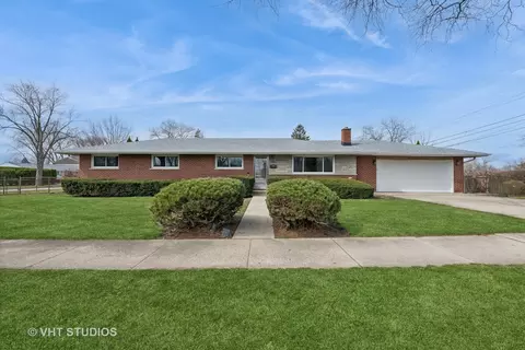 660 Dara James Rd, Des Plaines, IL 60016