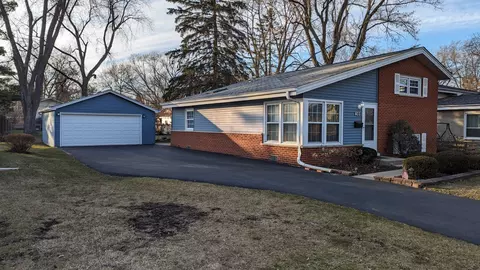 308 N Wilshire Ln, Arlington Heights, IL 60004