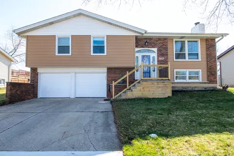 307 Desmond Dr, Schaumburg, IL 60193