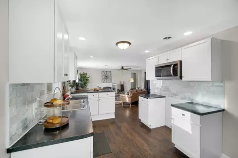 Kitchen - 2414 Waldron Rd, Kankakee, IL 60901 photo 3 of 5