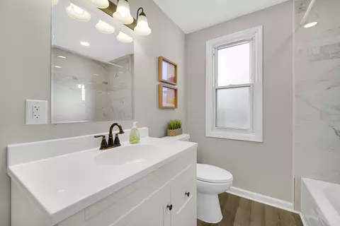 Bath - 2414 Waldron Rd, Kankakee, IL 60901 photo 1 of 2