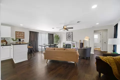 Living - 2414 Waldron Rd, Kankakee, IL 60901 photo 1 of 5