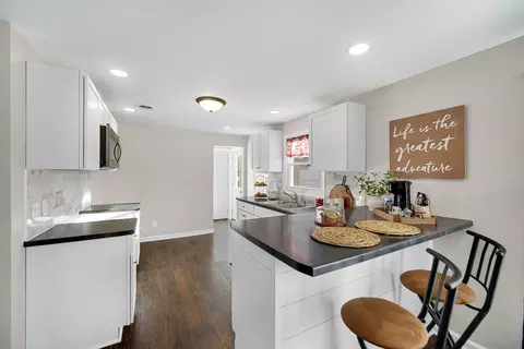 Kitchen - 2414 Waldron Rd, Kankakee, IL 60901 photo 4 of 5