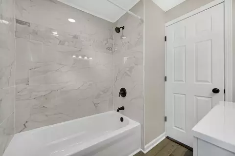 Bath - 2414 Waldron Rd, Kankakee, IL 60901 photo 2 of 2