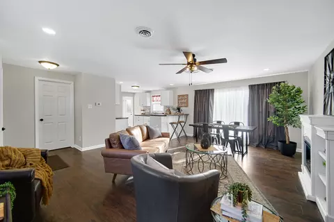 Living - 2414 Waldron Rd, Kankakee, IL 60901 photo 5 of 5