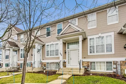 1608 Fox Run Dr, Arlington Heights, IL 60004