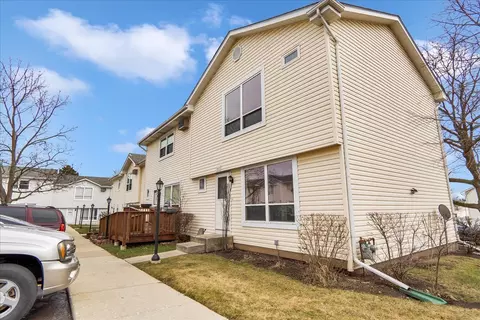 Exterior - 317 Peppertree Ln, Aurora, IL 60504 photo 1 of 5