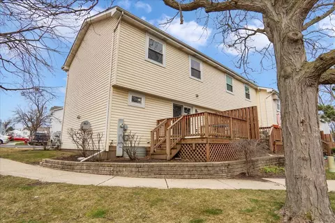 Exterior - 317 Peppertree Ln, Aurora, IL 60504 photo 3 of 5