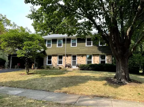1125 Charleston Dr, Saint Charles, IL 60174