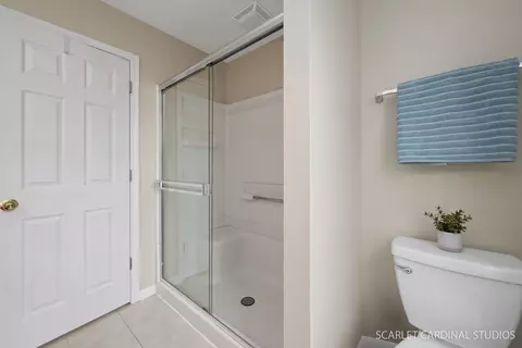 Bath - 2890 Coastal Dr, Aurora, IL 60503 photo 3 of 4