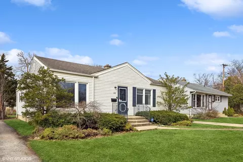 818 S Harvard Ave, Villa Park, IL 60181