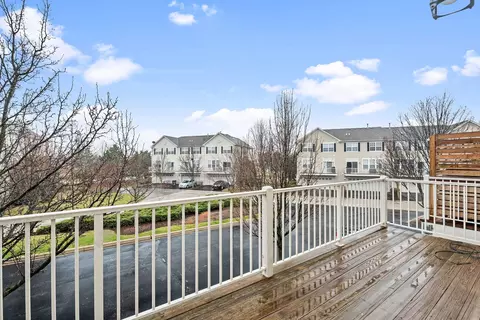 Exterior - 272 Comstock Dr, Elgin, IL 60124 photo 2 of 4