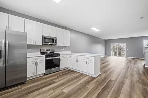 Kitchen - 272 Comstock Dr, Elgin, IL 60124 photo 3 of 3