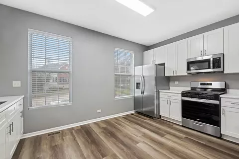 Kitchen - 272 Comstock Dr, Elgin, IL 60124 photo 1 of 3