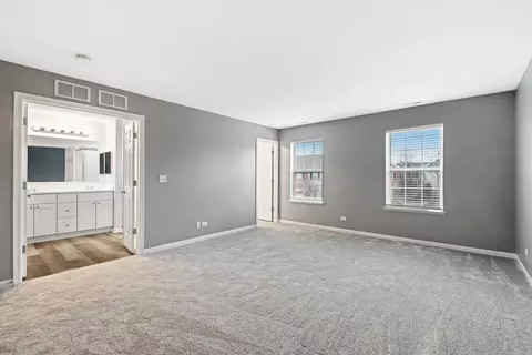Other - 272 Comstock Dr, Elgin, IL 60124 photo 4 of 9