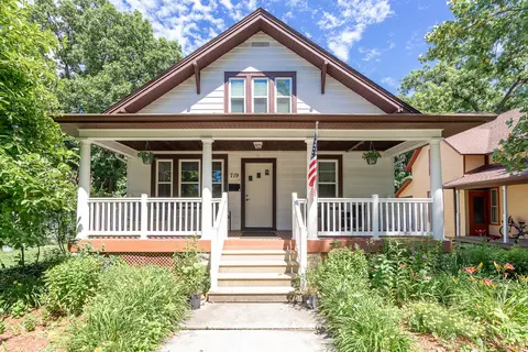 719 Singer Ave, Lemont, IL 60439