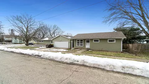 Exterior - 302 W Front St, Mount Morris, IL 61054 photo 7 of 20