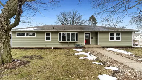 302 W Front St, Mount Morris, IL 61054