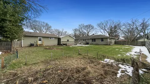 Exterior - 302 W Front St, Mount Morris, IL 61054 photo 17 of 20