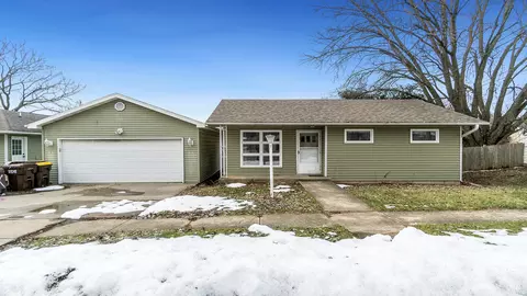 Exterior - 302 W Front St, Mount Morris, IL 61054 photo 6 of 20