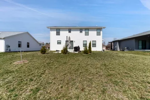 Exterior - 1719 Eide Rd, Bloomington, IL 61704 photo 2 of 3